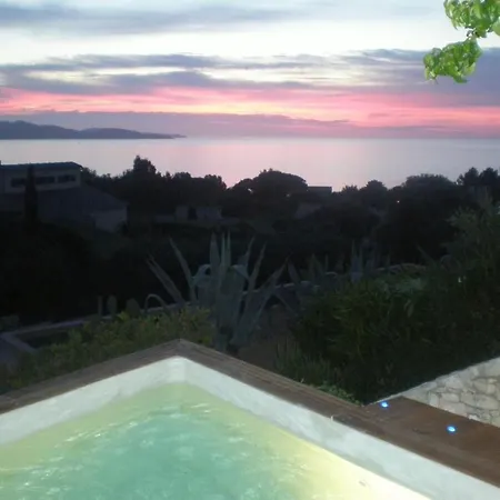 Pont De Bateau- Meerblick Mit Privatem Pool By Interhome