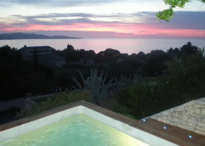 Pont De Bateau- Meerblick Mit Privatem Pool By Interhome