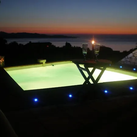 아파트 Pont De Bateau- Meerblick Mit Privatem Pool By Interhome