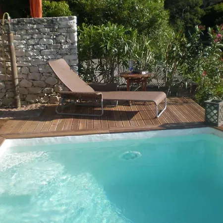 Pont De Bateau- Meerblick Mit Privatem Pool By Interhome