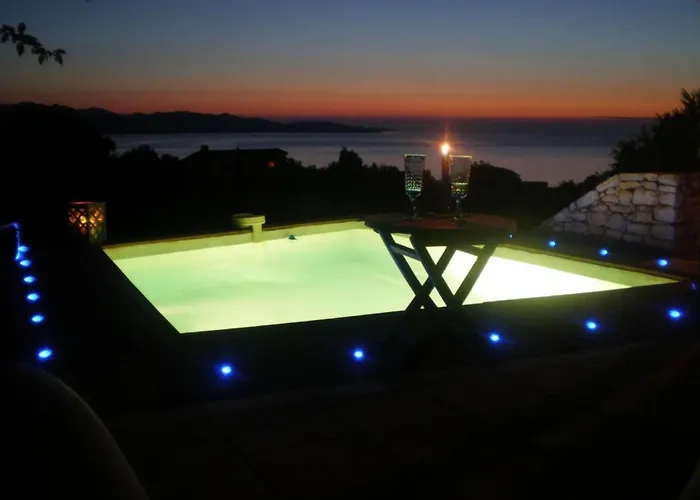 아파트 Pont De Bateau- Meerblick Mit Privatem Pool By Interhome