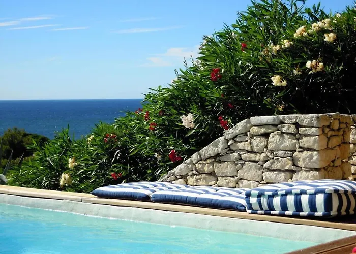 아파트 Pont De Bateau- Meerblick Mit Privatem Pool By Interhome *