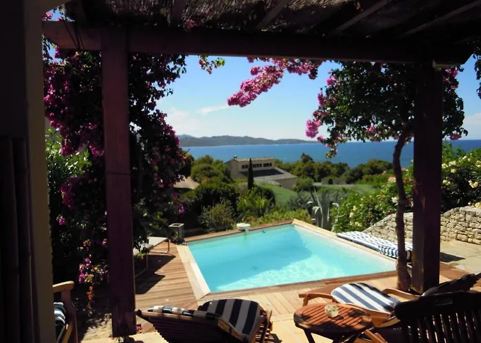 아파트 Pont De Bateau- Meerblick Mit Privatem Pool By Interhome