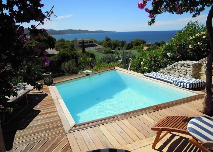 아파트 Pont De Bateau- Meerblick Mit Privatem Pool By Interhome